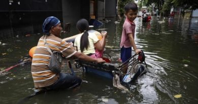Alasan untuk Tidak Membiarkan Anak Bermain di Air Banjir